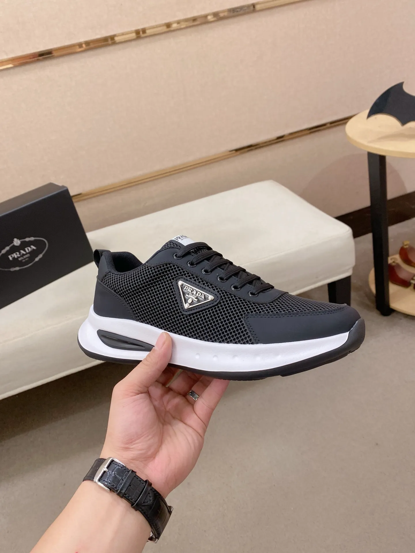 Men's men's shoes💰: 440💰[Prada～Prada] Trendy new styles are on the market. Same style as the official website. Counter quality. Original version. [Strong] [Strong] Imported selected first-layer cowhide. Comfortable and breathable sheepskin lining, fine workmanship, upper layer made of 100% pure cowhide, original last shape, comfortable on the feet, shoe sizes 38 to 44